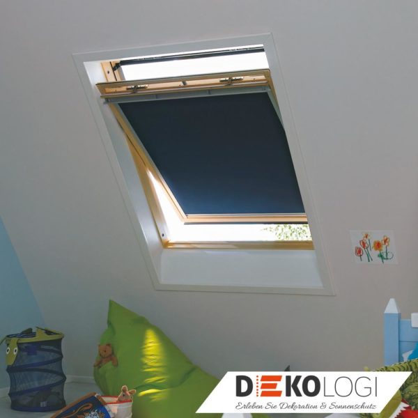 Velux Verdunkelungsrollo am Holzfenster