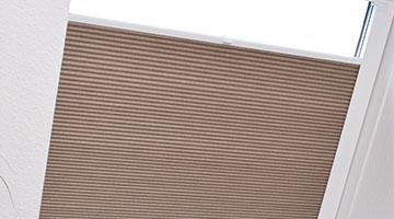 Brandschutzplissee für Dachfenster Dekor braun