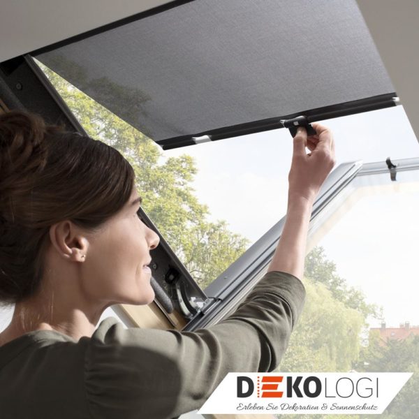 Einhängen einer Velux Markise ins Dachfenster