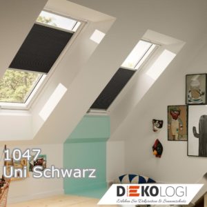 Zwei Schwarze Wabenplissees im Dachfenster