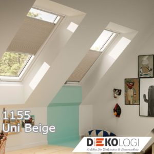 Zwei beige Velux Wabenplissees im Dachfenster