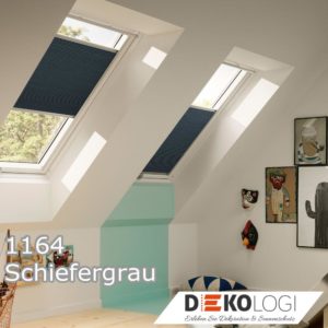 Zwei Schiefergraue Velux Wabenplissees im Dachfenster