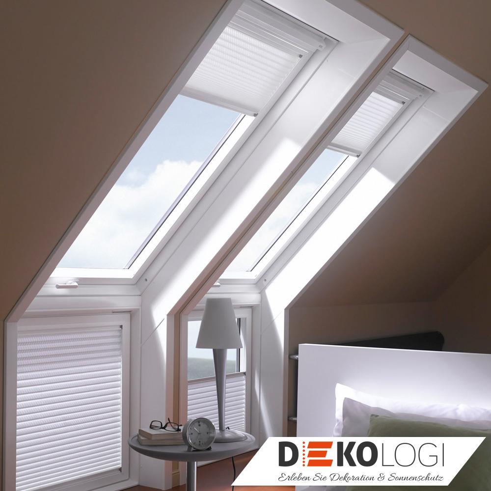 Vier Velux Solar Plissees FSL in weiß