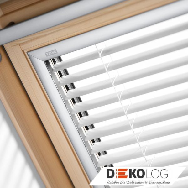 Original Velux Jalousie im Holzrahmen