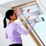 Anlegen des Rollos ins Dachfenster