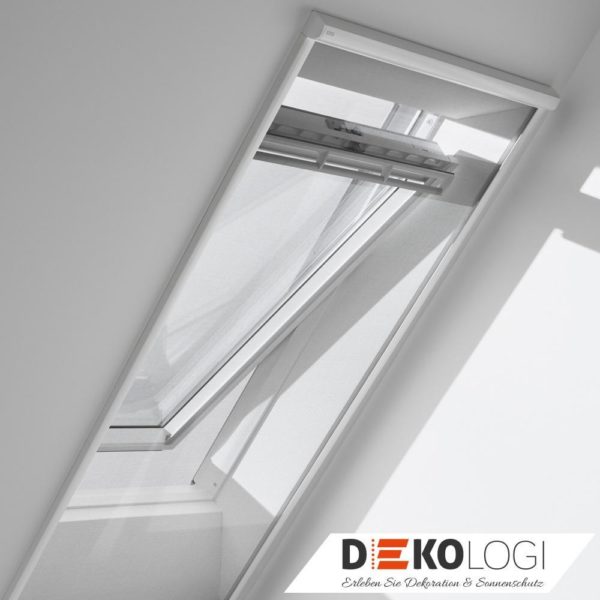Velux Insektenschutzrollo mit weißen Schienen
