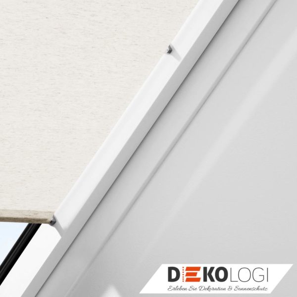 Dachfenster Rahmen in weiß mit Krallenrollo