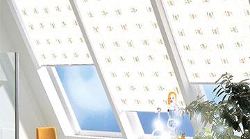 Drei Dachfenster Rollos mit Haltekrallen