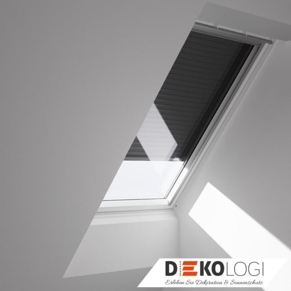 Innenansicht Rollladen am Dachfenster in Antrazit