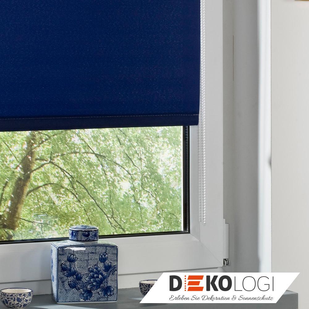 Rollo in blau Lichtdurchlässig mit Kette