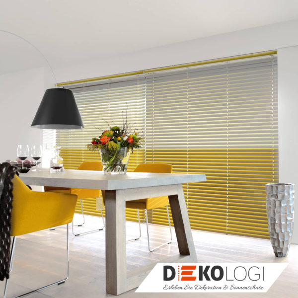 Große Fenster Jalousie in weiß und gelb