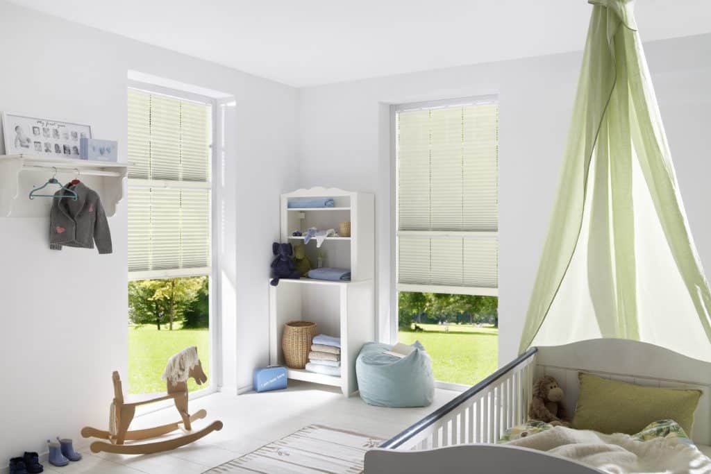 Wabenplissee beige im Kinderzimmer