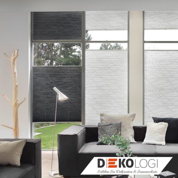 Raumbild mit drei Plissees in weiß und schwarz 2