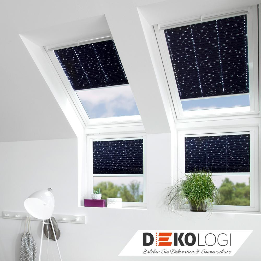 Vier Dachfensterplissee in blau mit Sternen