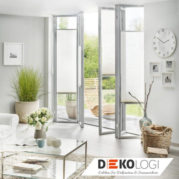 Plissee nach Maß im Alu Rahmen Fenster in weiß