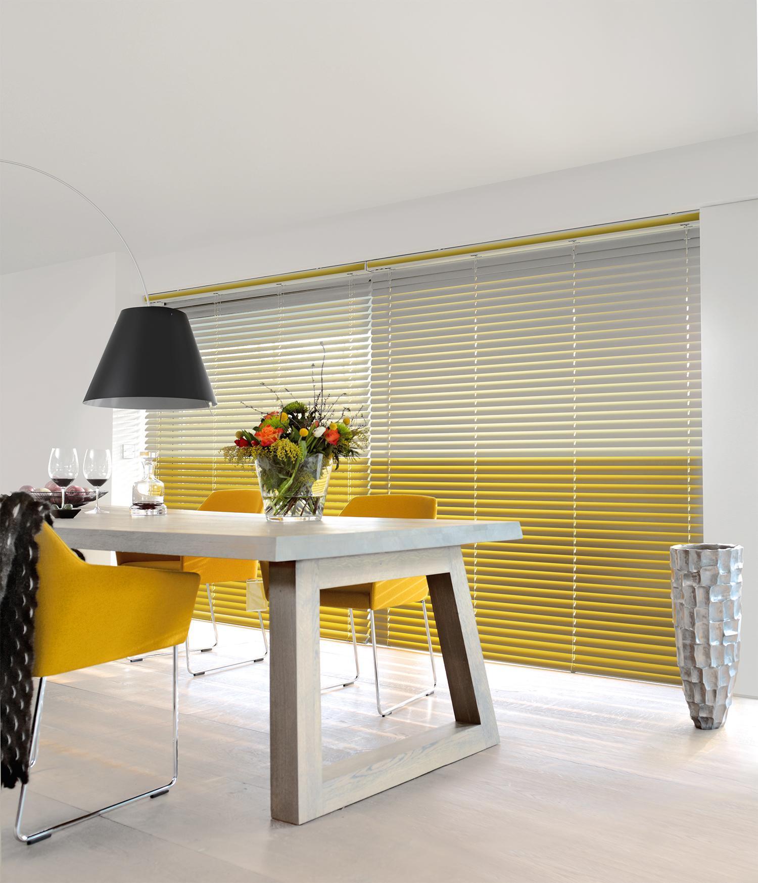 Maxiline Detail Jalousie in gelb weiß