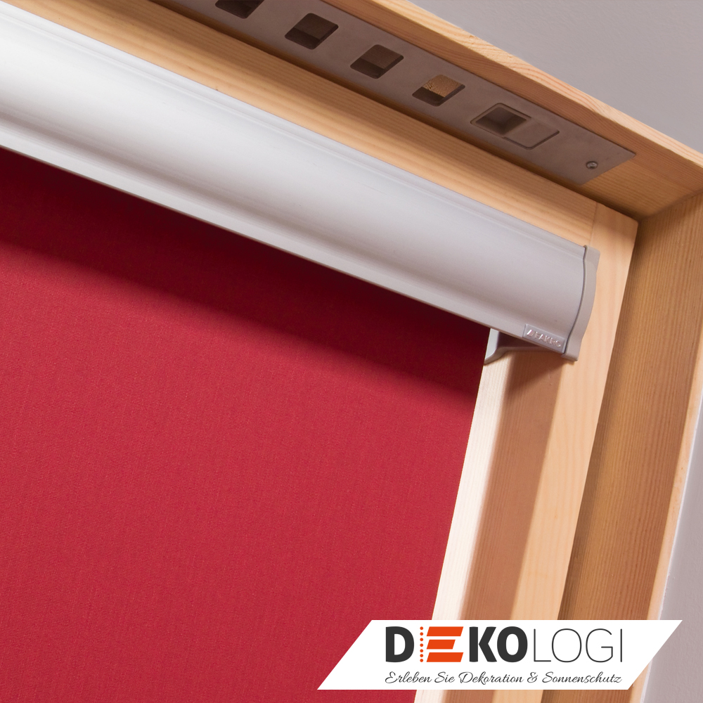 Rotes Fakro Rollo mit Blende