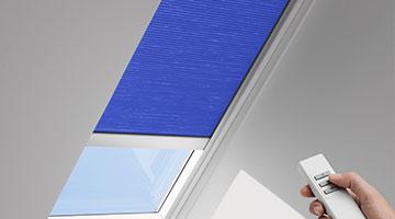 Velux Faltstore blau in Solar FSL