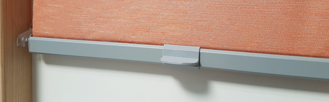 Artikelfinder Fakro Haltekrallenrollo lichtundurchlässig