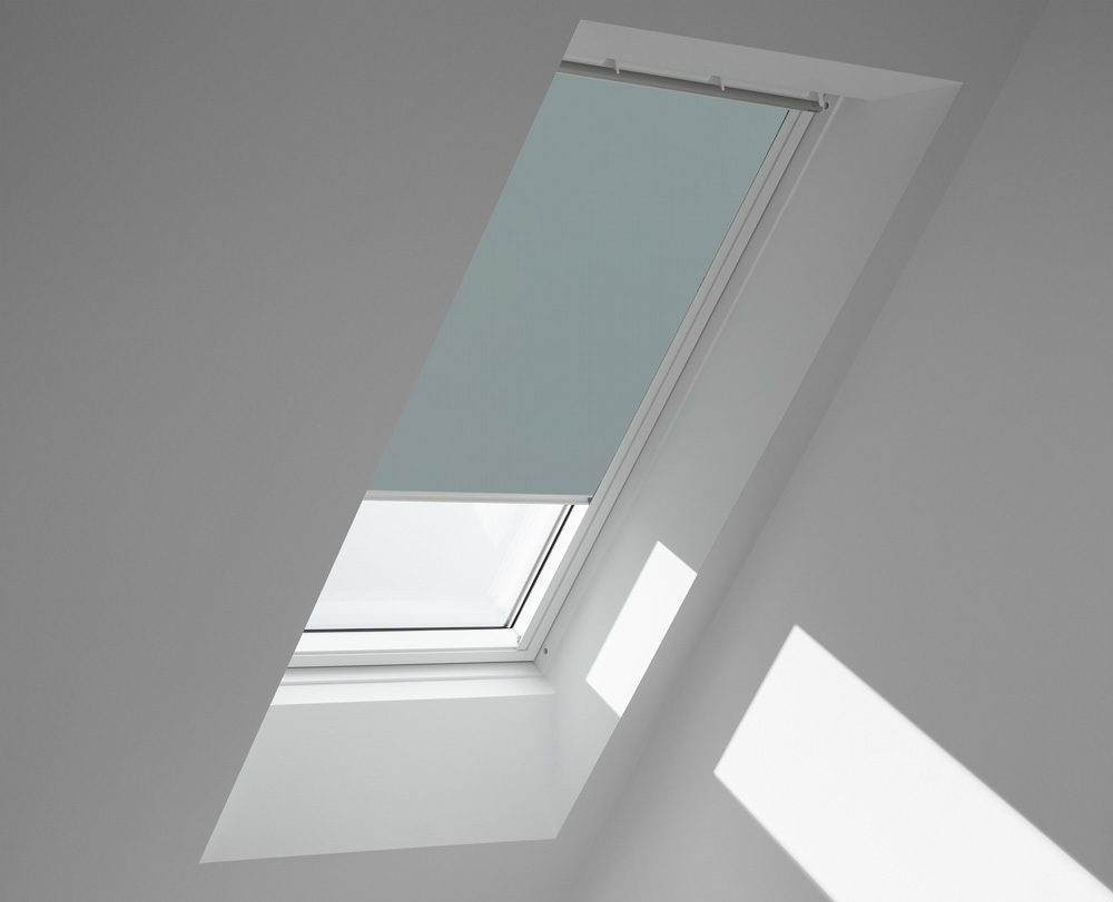 Klimafreundliches Rollo in grau Velux 4903