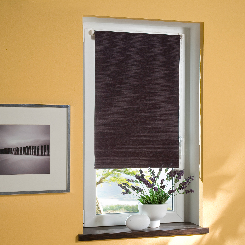 Fix Maß Sonnenschutz auf gelber Wand