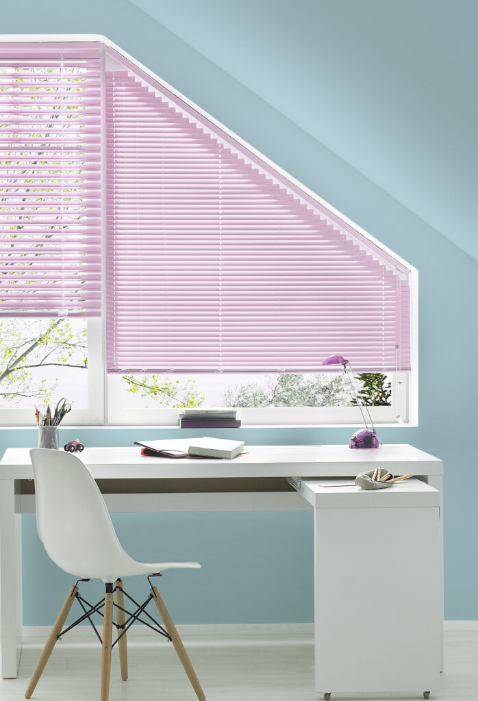 Rosa Jalousie im Arbeitszimmer Sondermaß