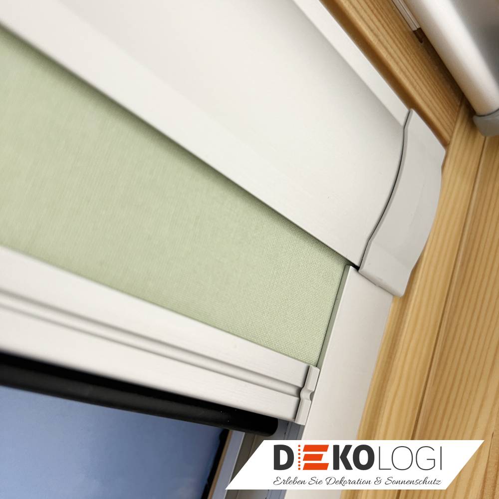 Roto Solar Verdunkelungsrollo mit silbernen Schienen